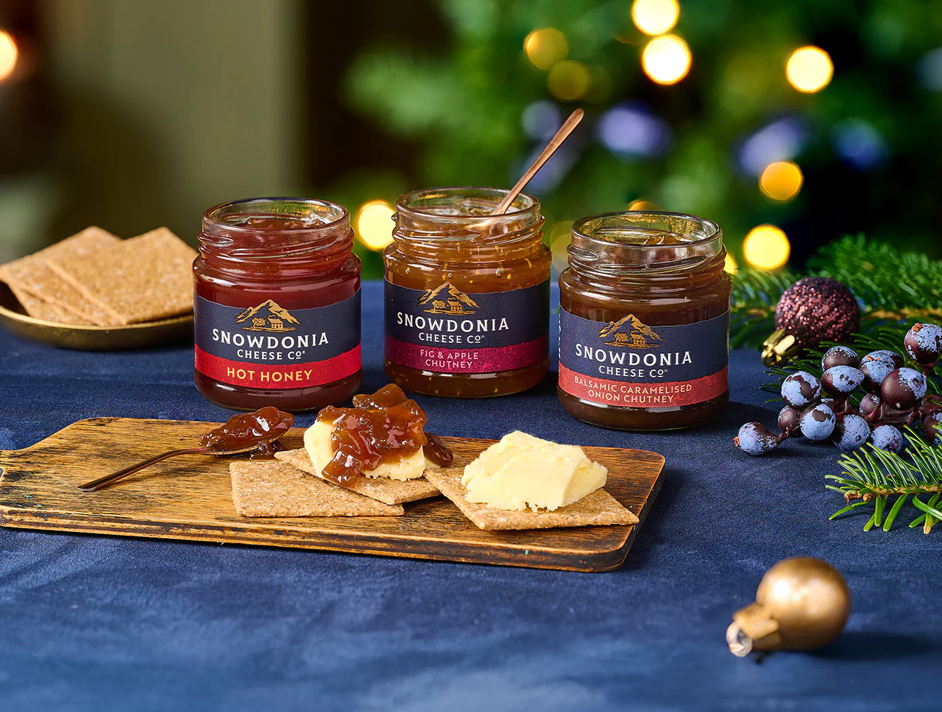 Cheese, Charcuterie & Port Wicker Hamper - Image 4
