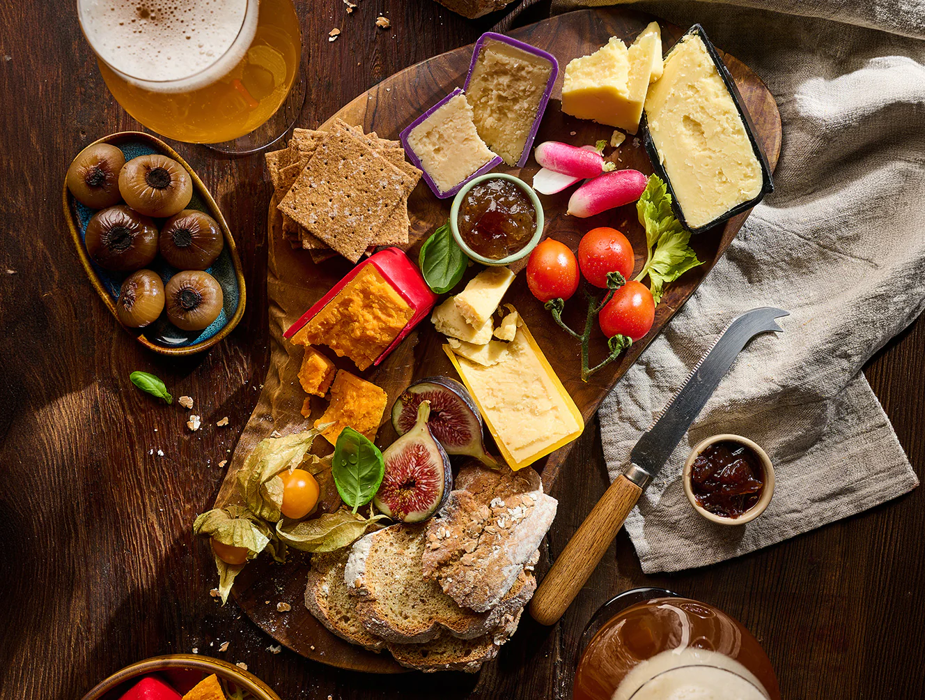 Ploughman's Hamper of Luxury Cheese & Craft Beer - Image 3