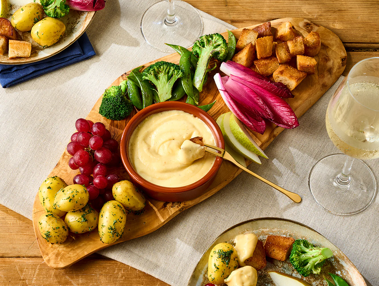 Luxury Cheese & Wine Hamper - Image 4